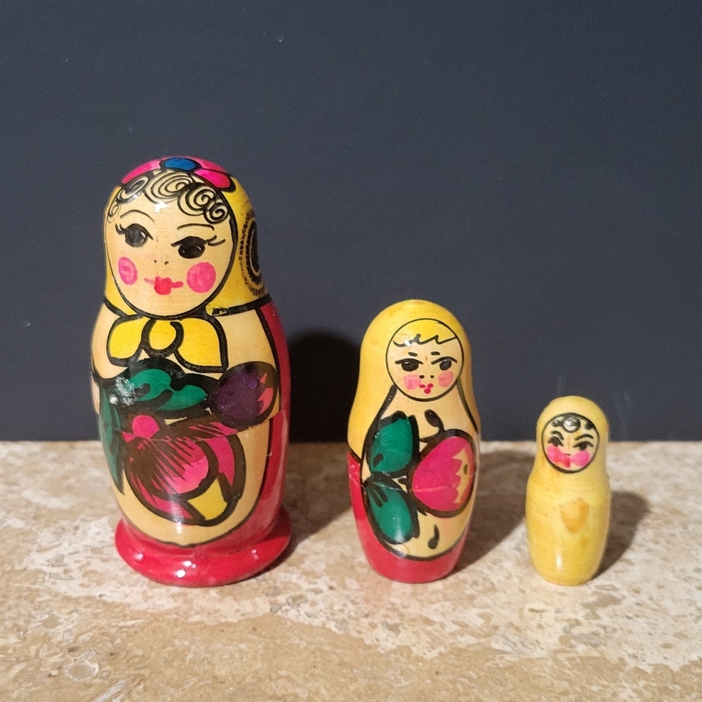 Vintage Hand painted Matryoshka Classic 3 pcs Yellow shawl
